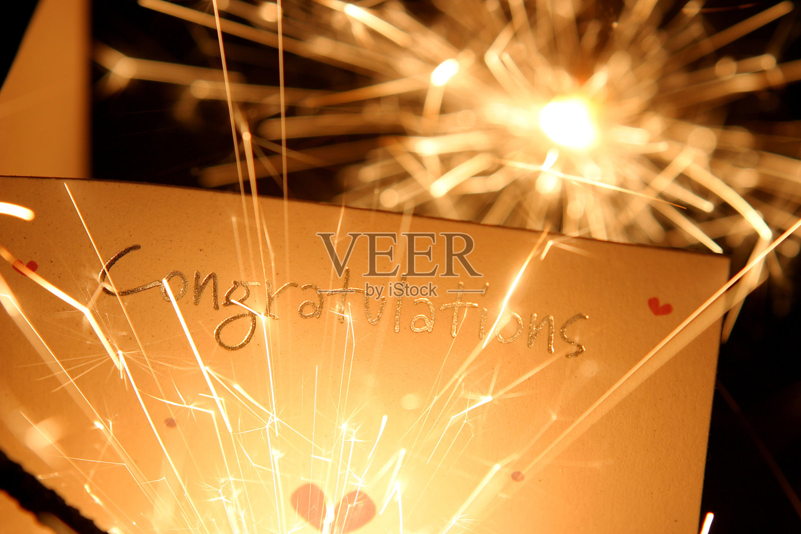 带有火花的祝贺卡照片摄影图片