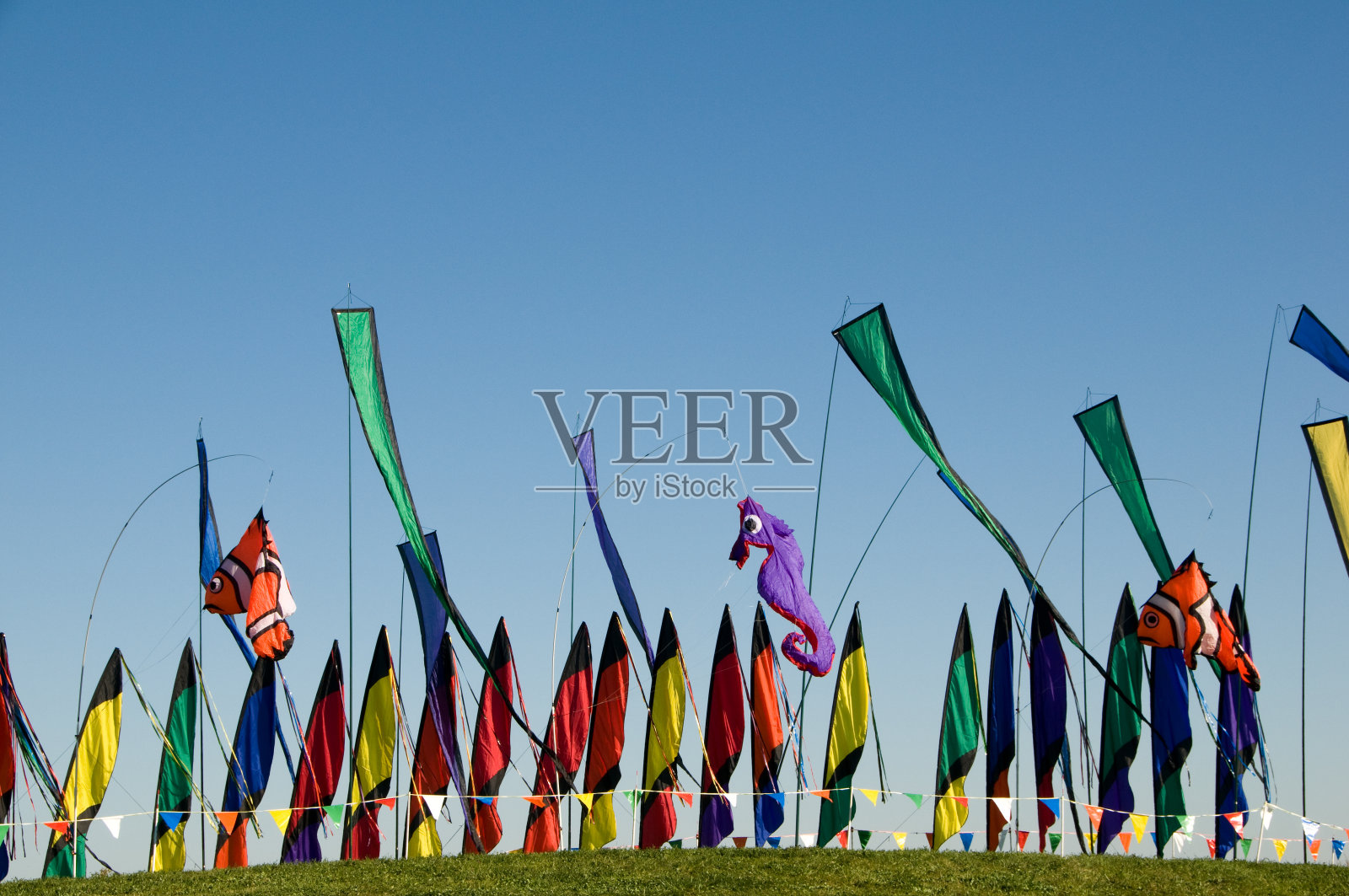 节日上的彩旗照片摄影图片