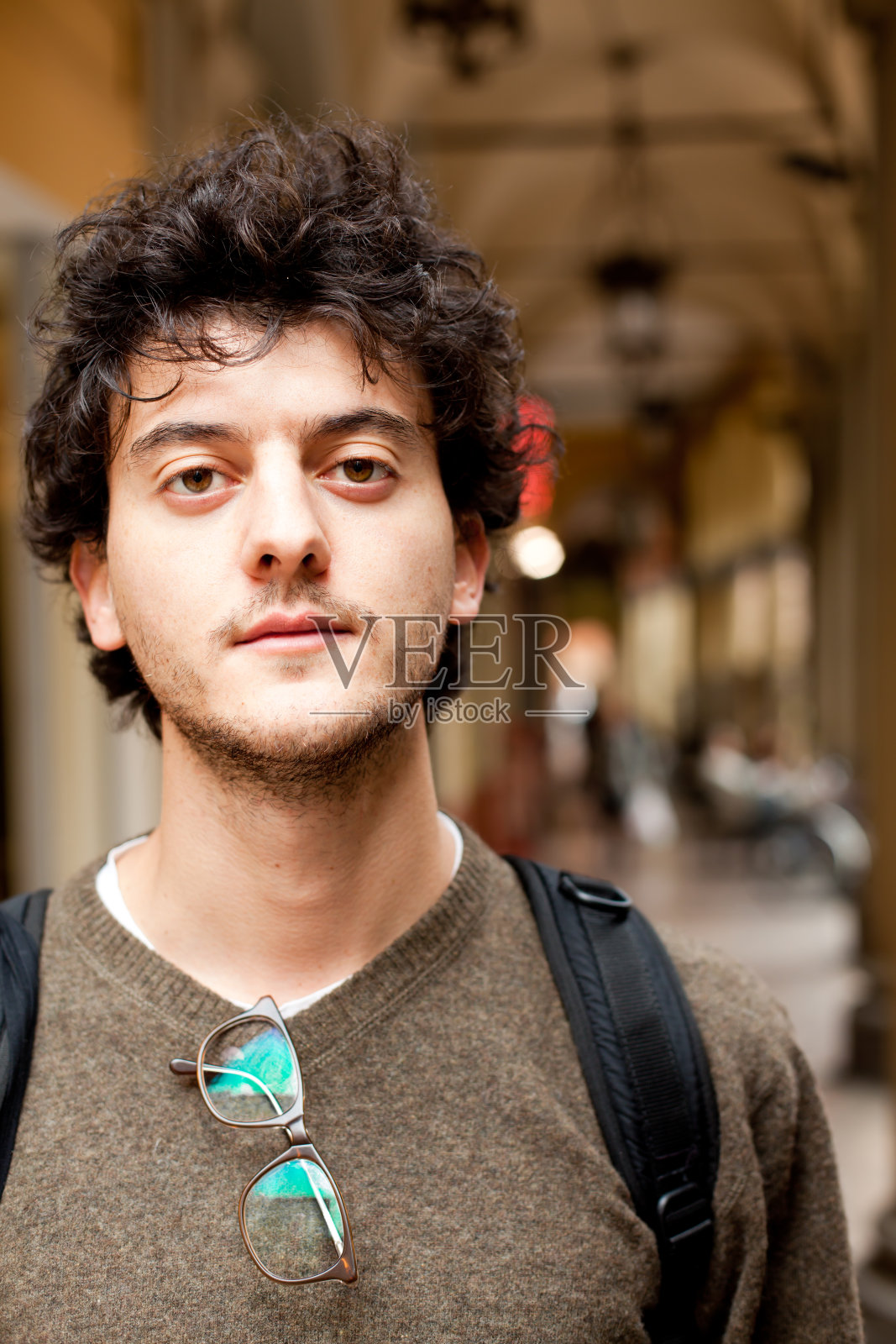 博洛尼亚的年轻欧洲学生照片摄影图片