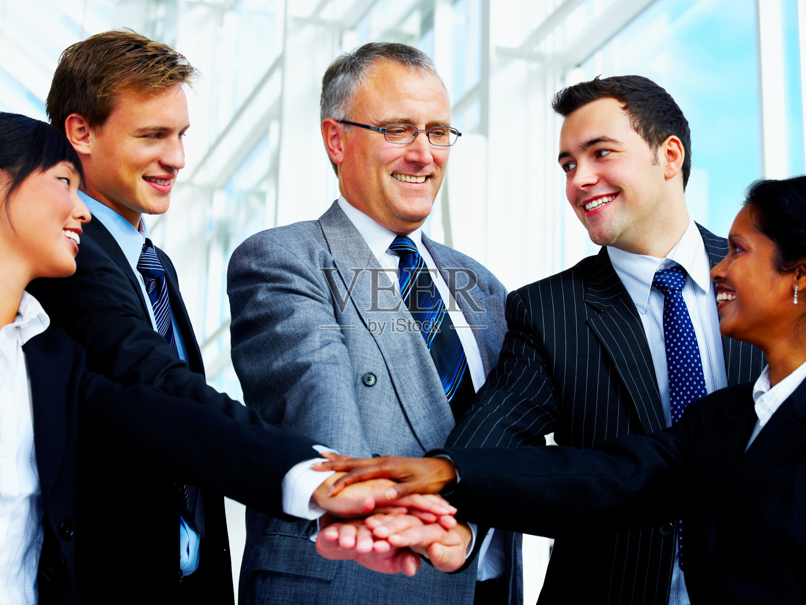 商人们携手共进照片摄影图片