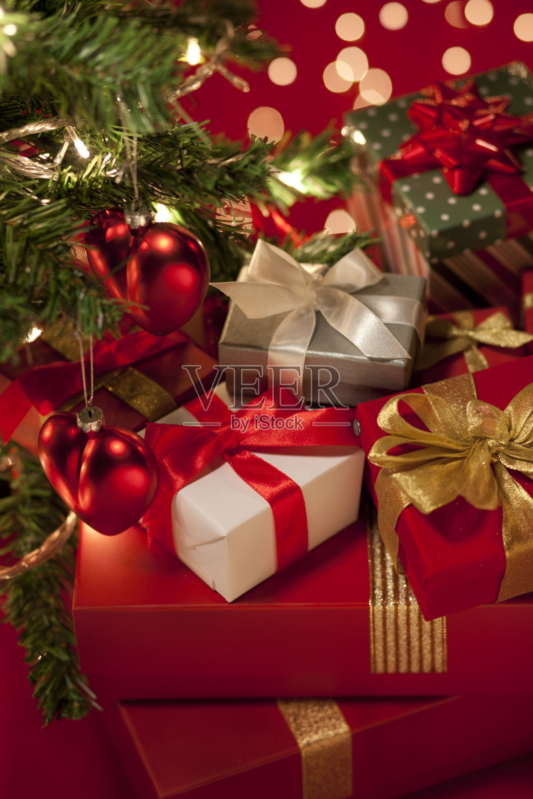 圣诞树下的圣诞礼物照片摄影图片