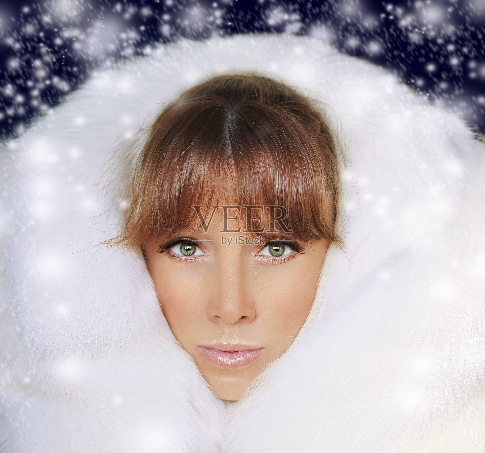 一个穿着皮草的漂亮女人的肖像照片摄影图片