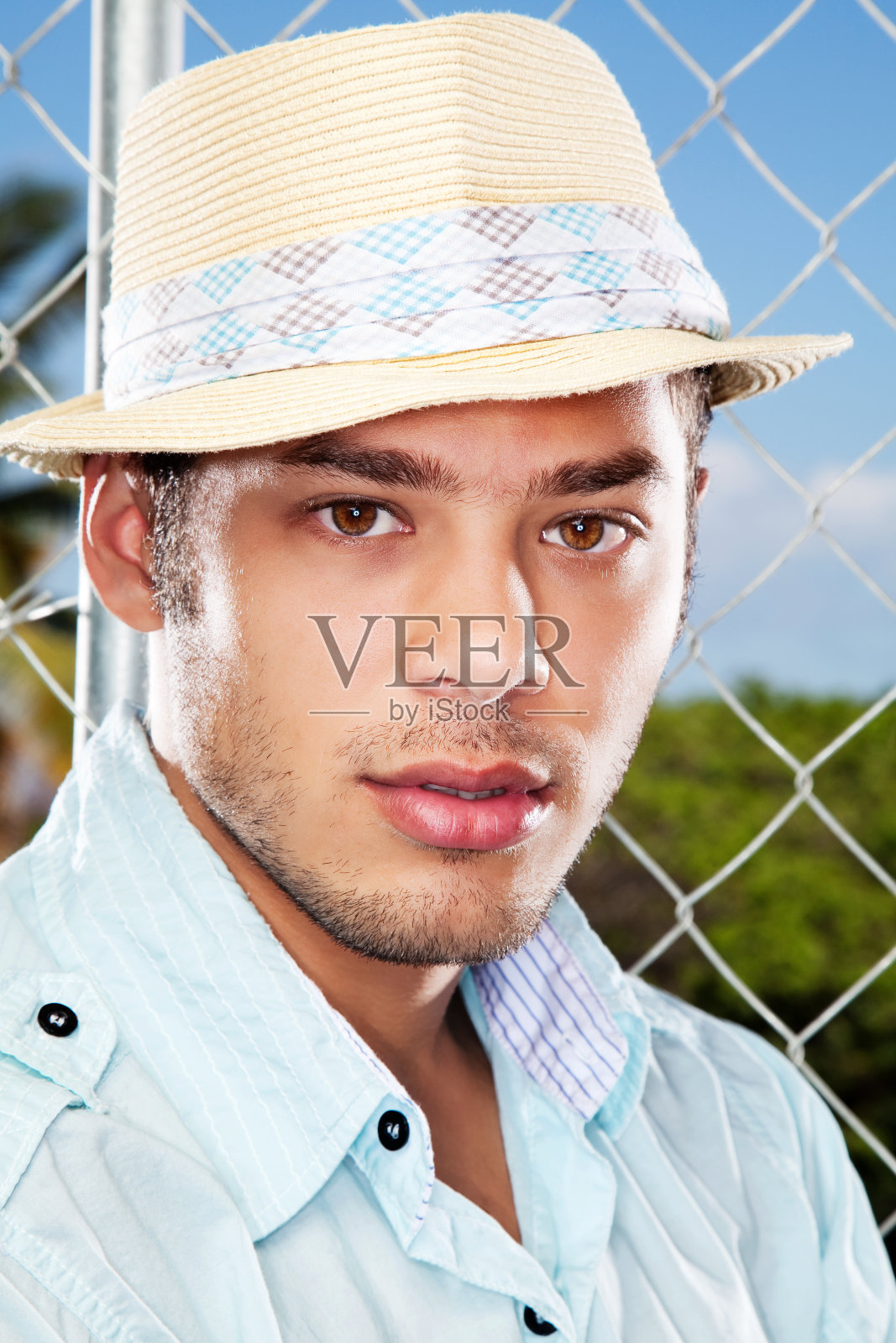 英俊的年轻人照片摄影图片