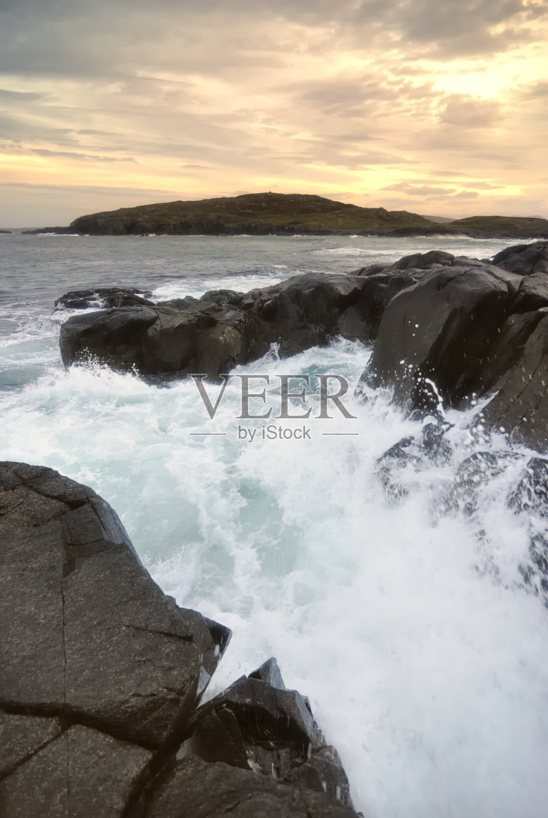 波浪和橙色的天空照片摄影图片