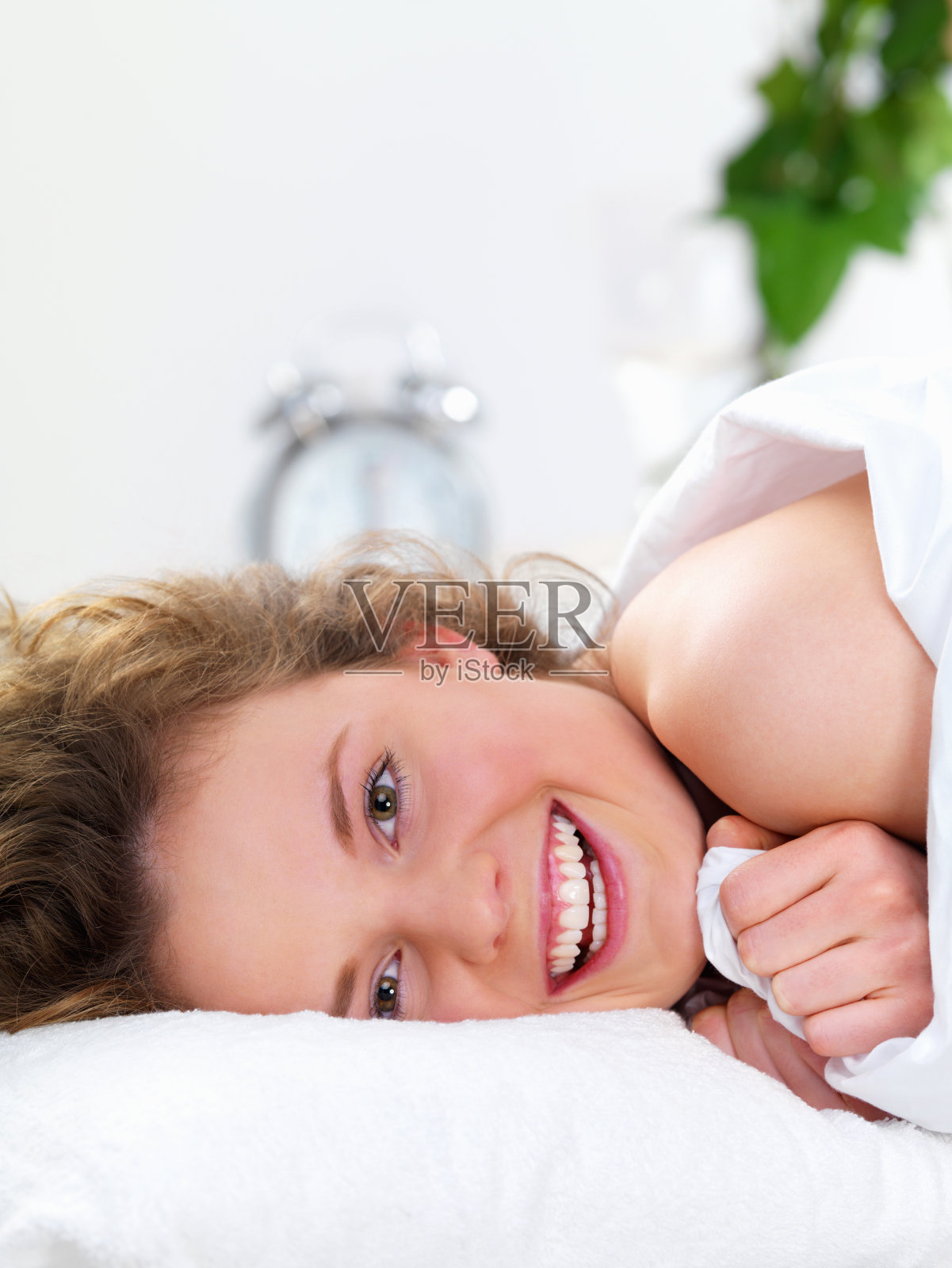 早上女孩肖像照片摄影图片