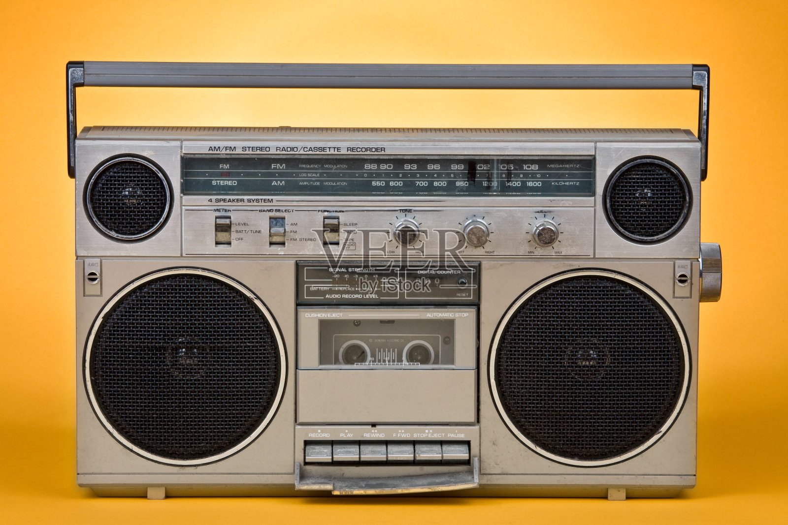 80年代的立体声古董在橙色的背景照片摄影图片