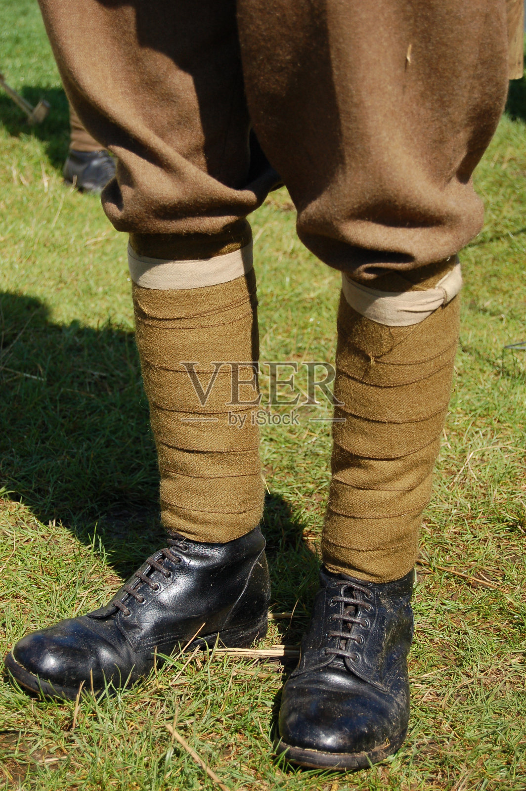 靴子和灰泥。照片摄影图片