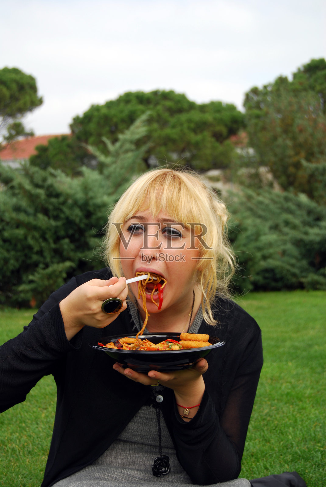 青少年在校园照片摄影图片