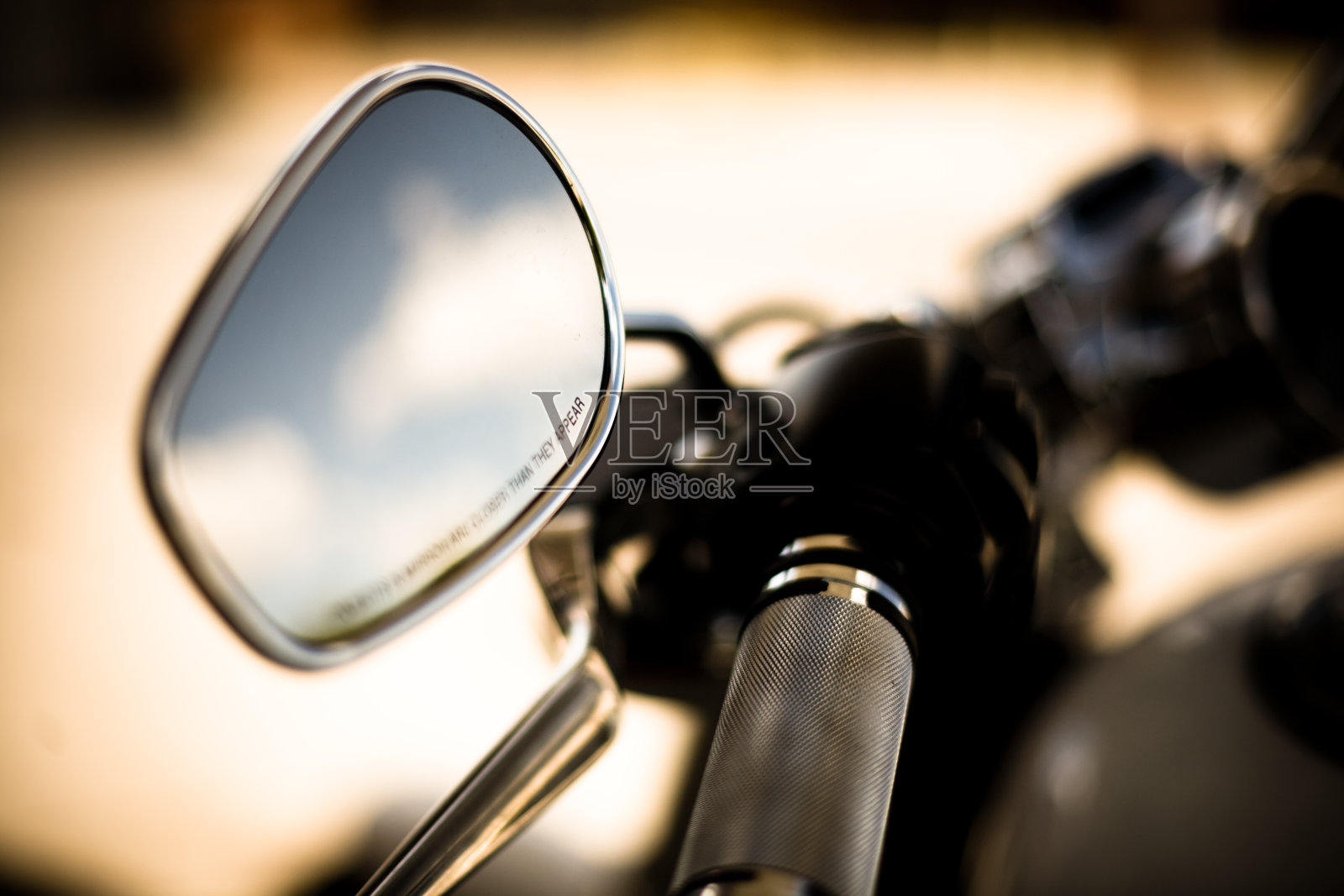 物体在镜子……照片摄影图片