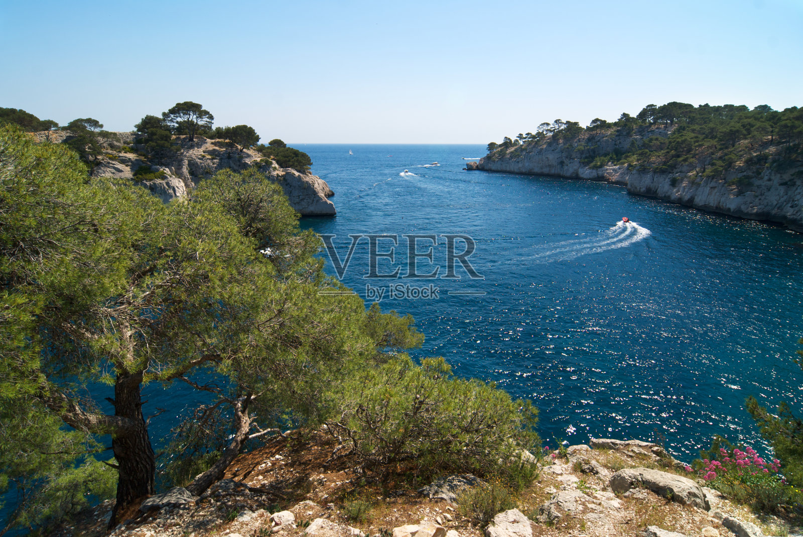 晴空下的海景照片摄影图片