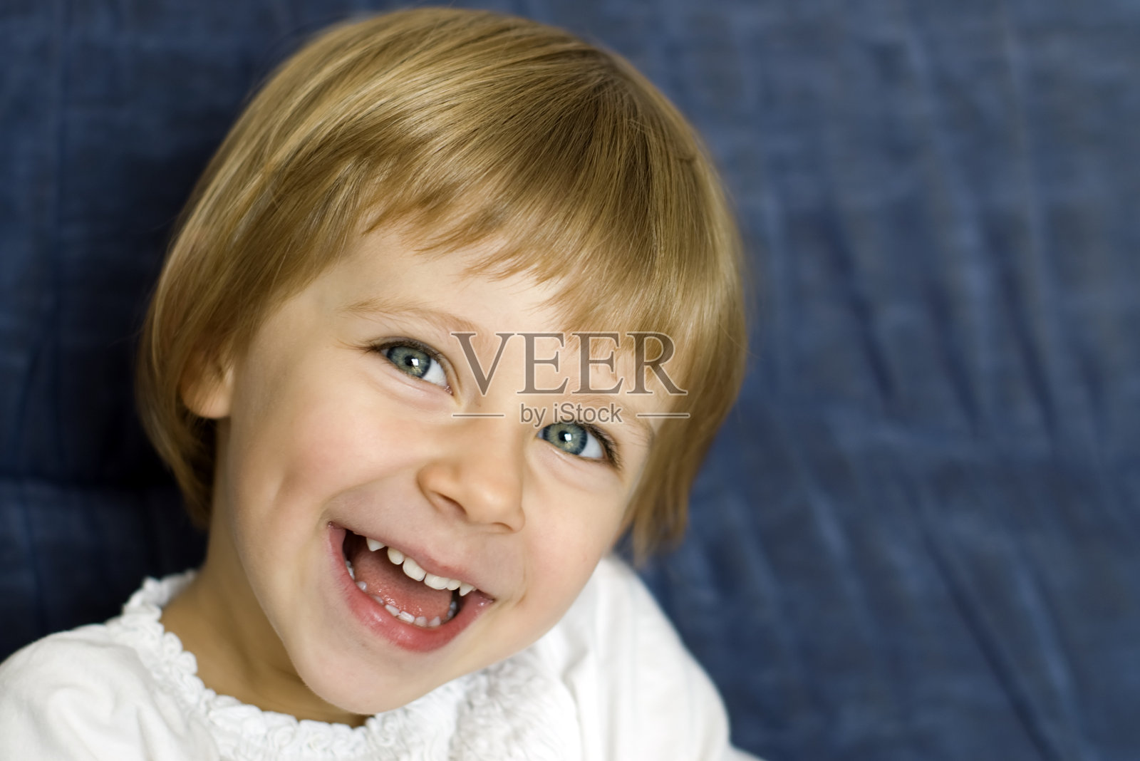 笑的女孩肖像照片摄影图片