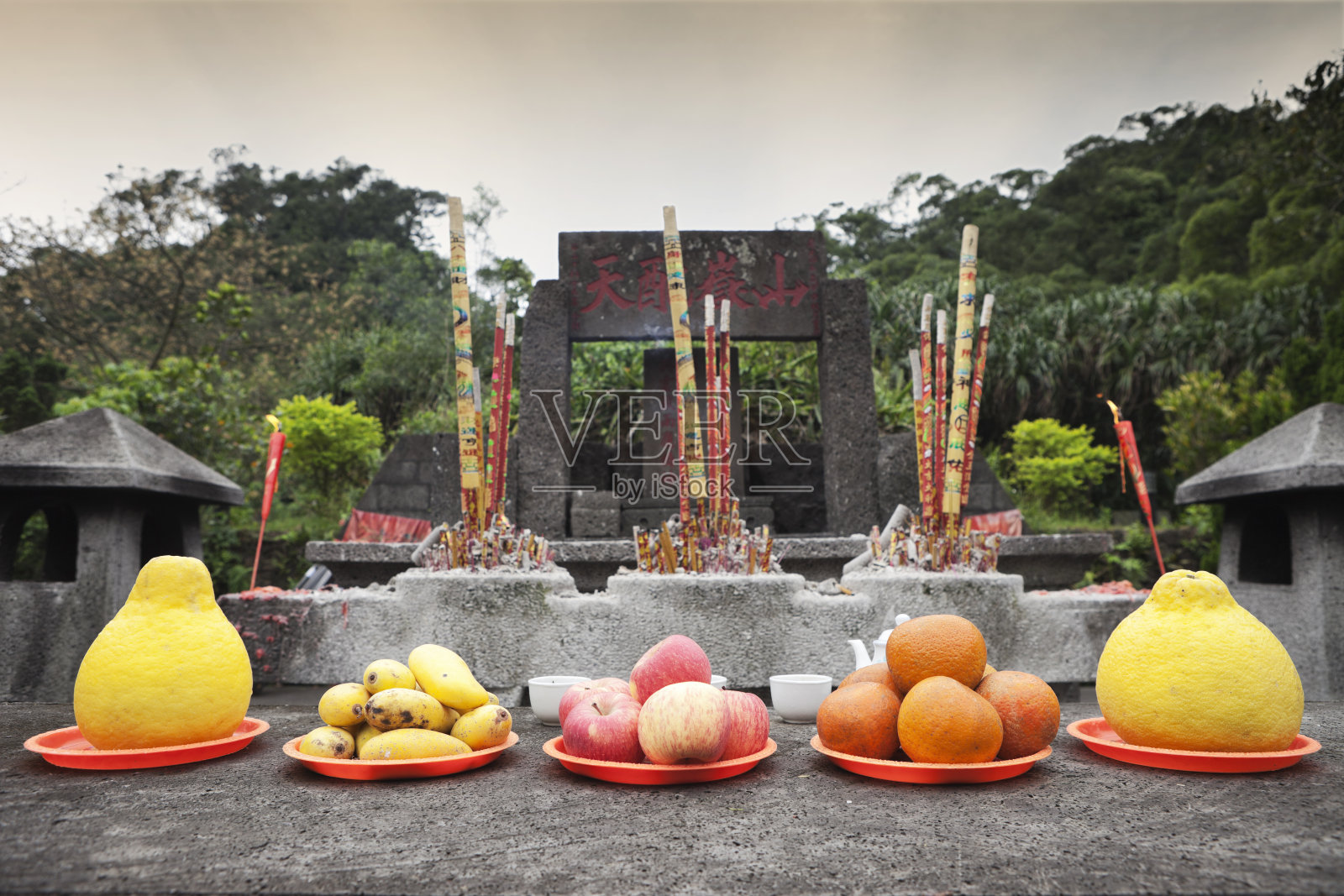 中国海口石山环形山国家公园的古庙照片摄影图片