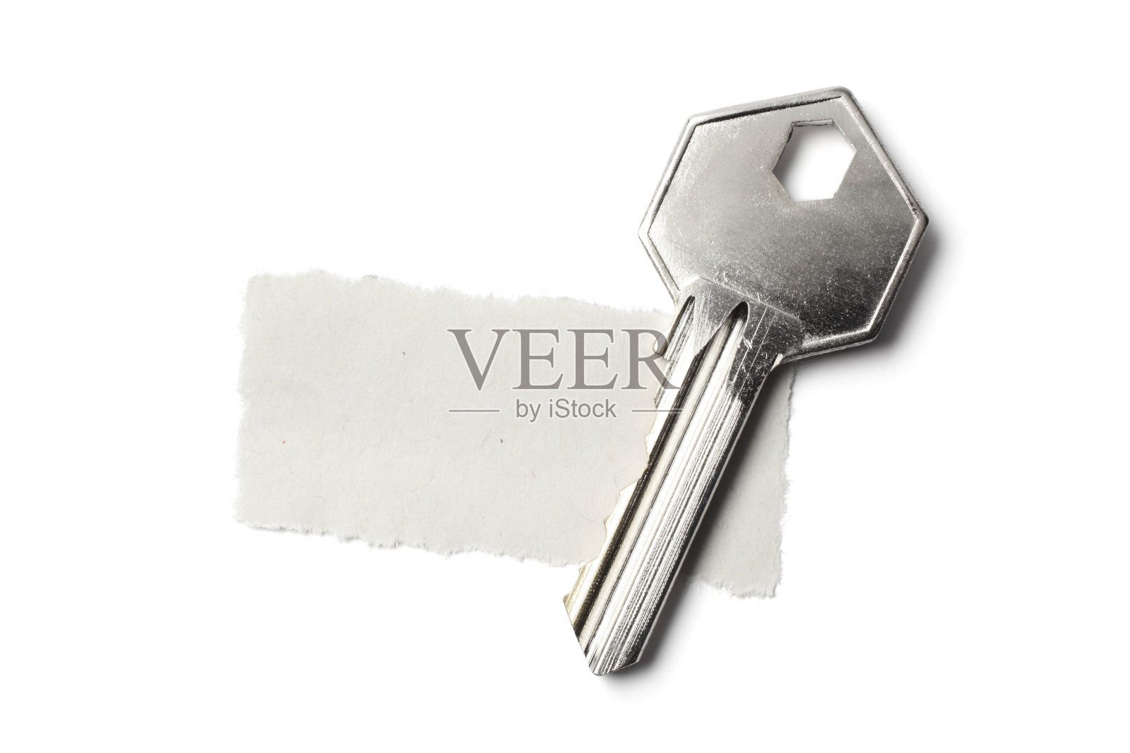 钥匙在撕破的报纸上照片摄影图片