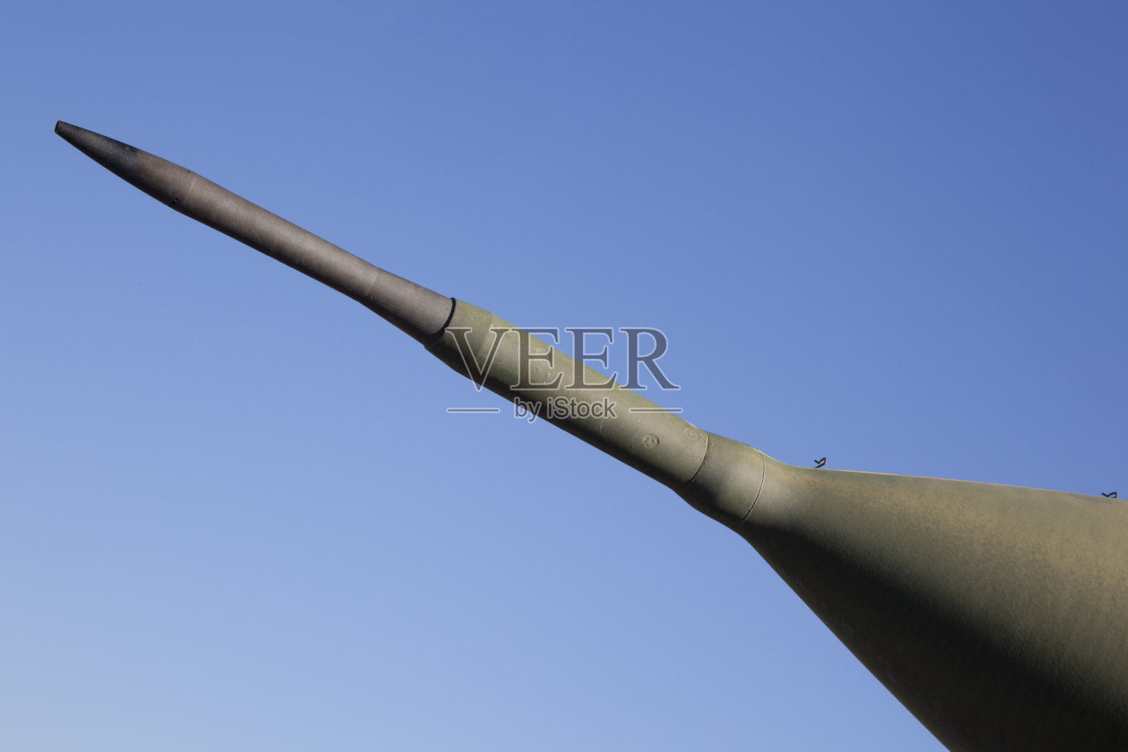 晴空下战斗机的前罩照片摄影图片