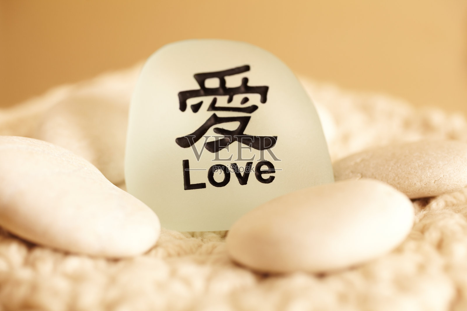 用日文写的充满爱的摇滚静物照片摄影图片