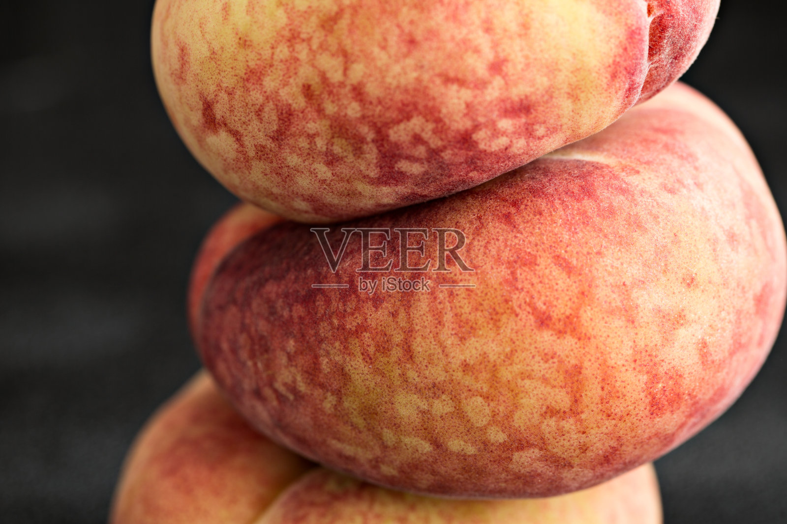 近距离观察土星桃子照片摄影图片