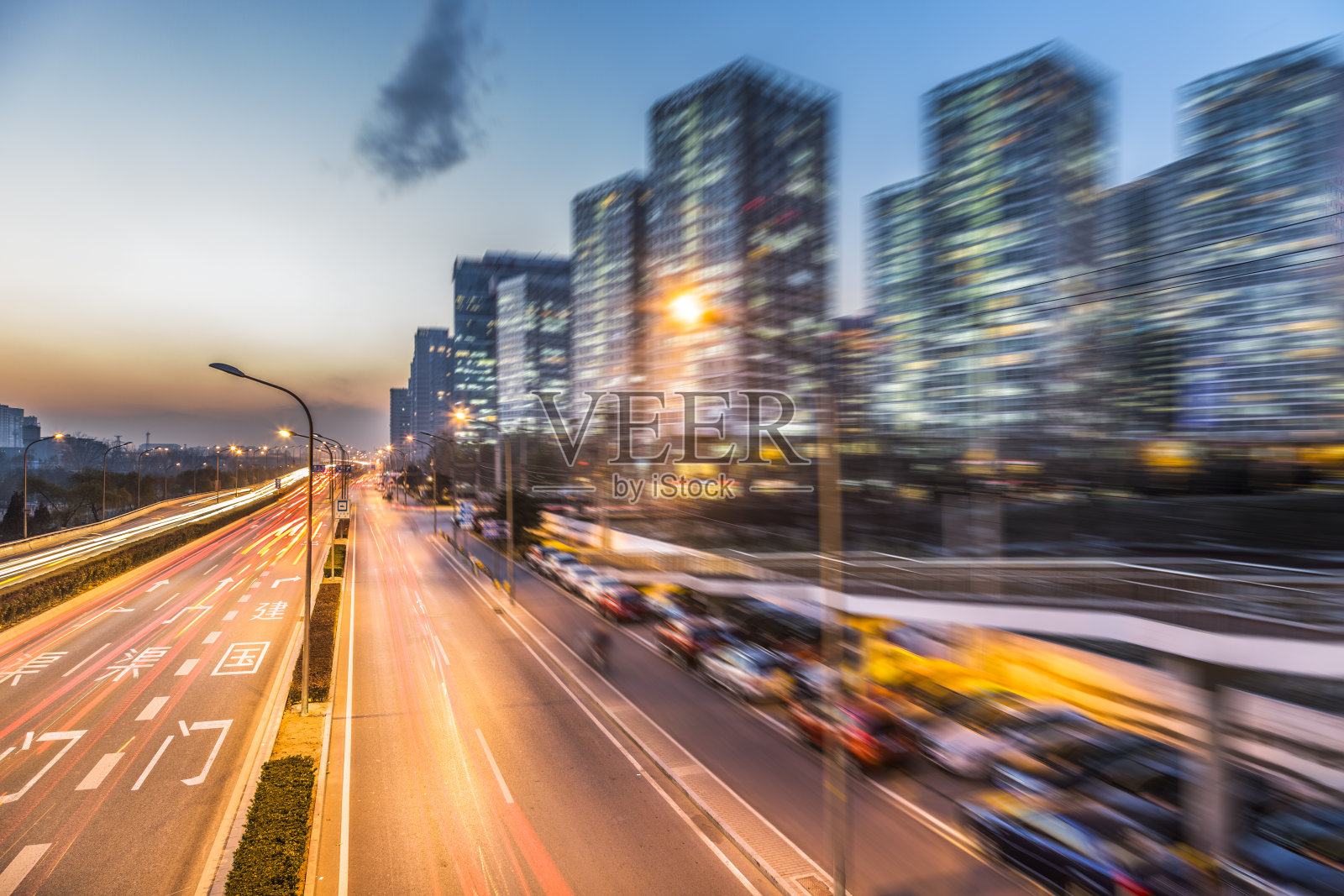 北京晚上的交通状况照片摄影图片