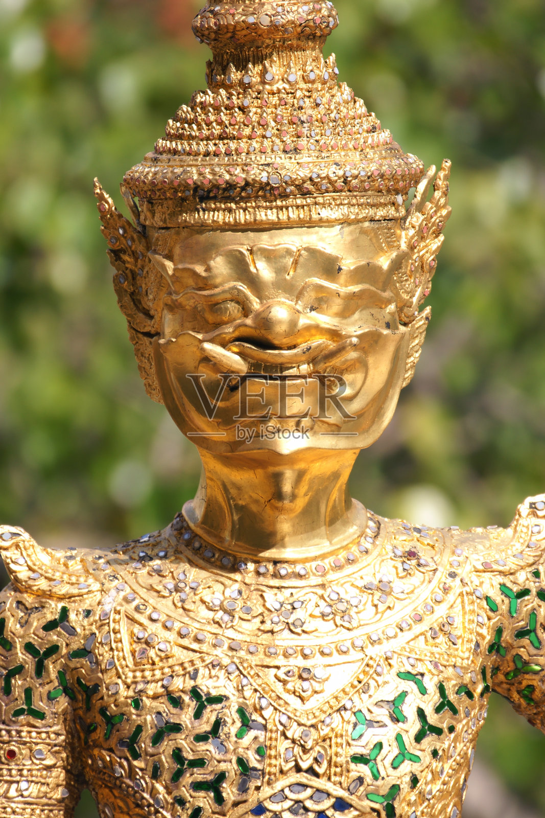 黄金巨人们在泰国卧佛王寺近距离观看照片摄影图片