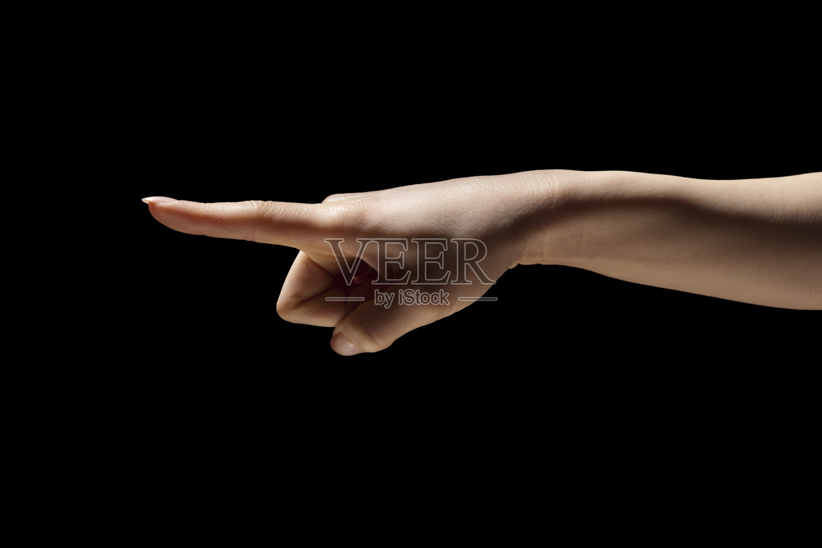 指向指针手指，手势在黑色背景，复制空间照片摄影图片