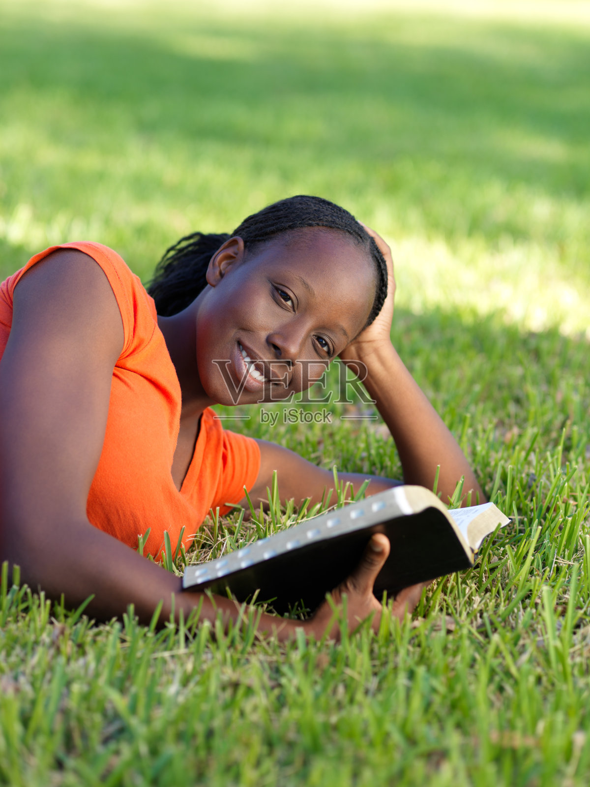 大自然里可爱的学生照片摄影图片