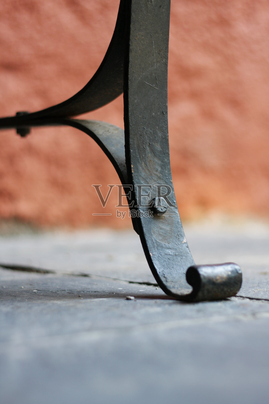 铁板凳腿照片摄影图片