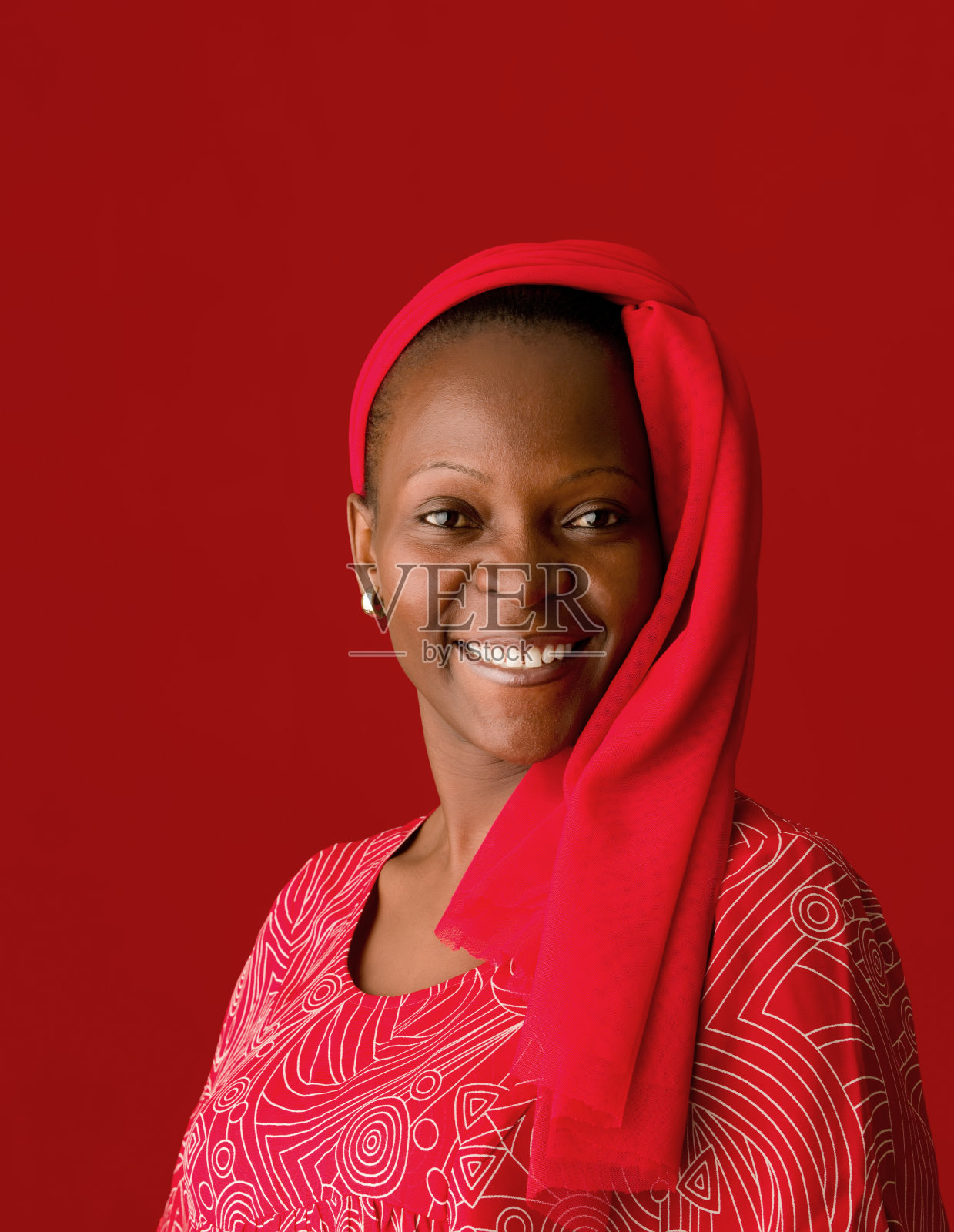 非洲红衣妇女照片摄影图片