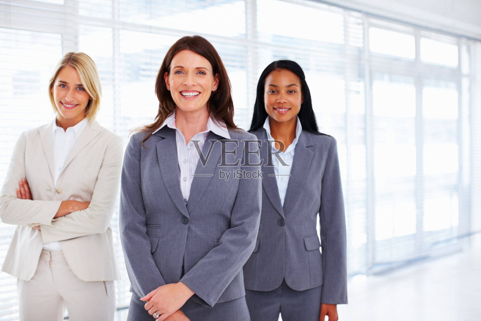 有女性领导的成功商业团队照片摄影图片