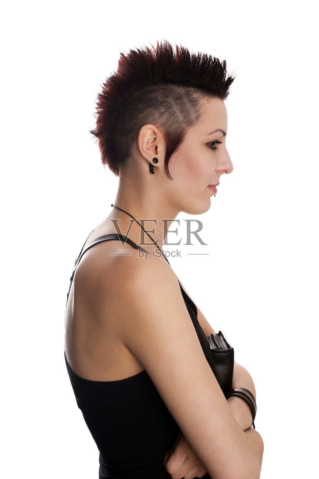 拿着圣经的莫西干头女孩照片摄影图片