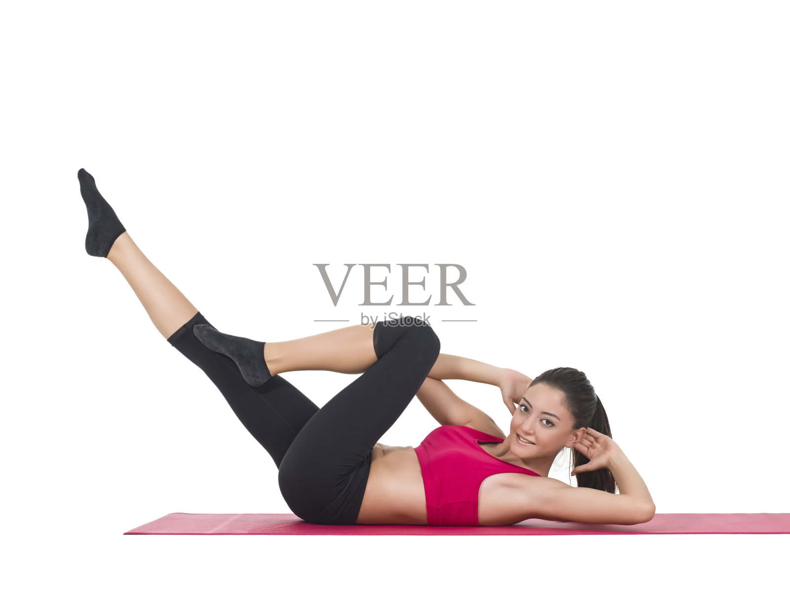 年轻女子做仰卧起坐照片摄影图片