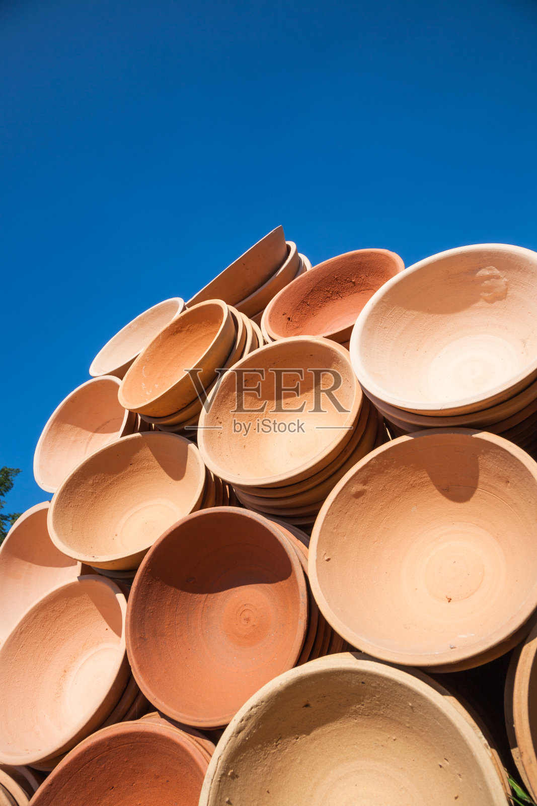 堆粘土碗照片摄影图片