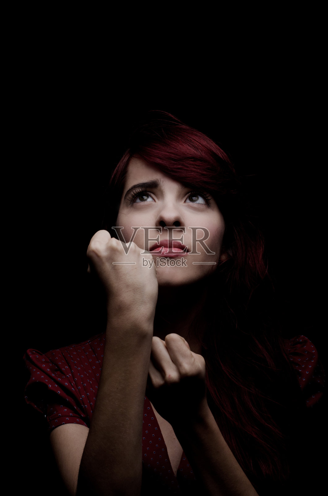 对上帝愤怒的青少年照片摄影图片