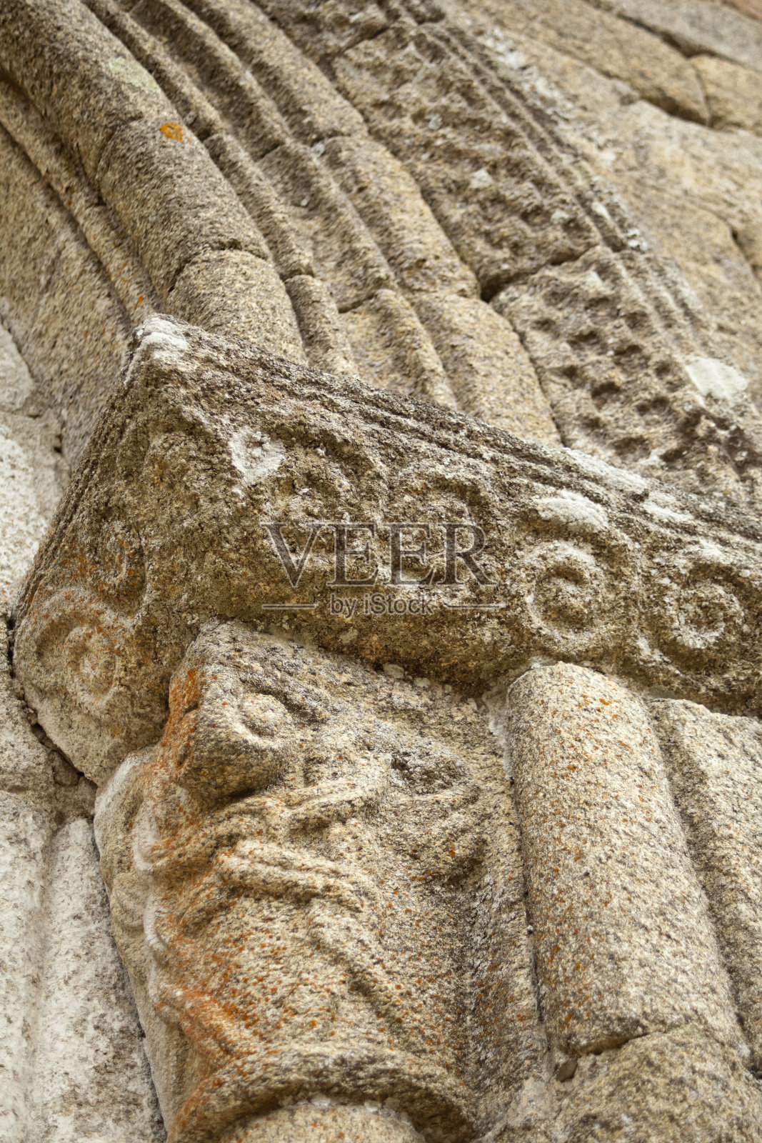 罗马式教堂的入口照片摄影图片