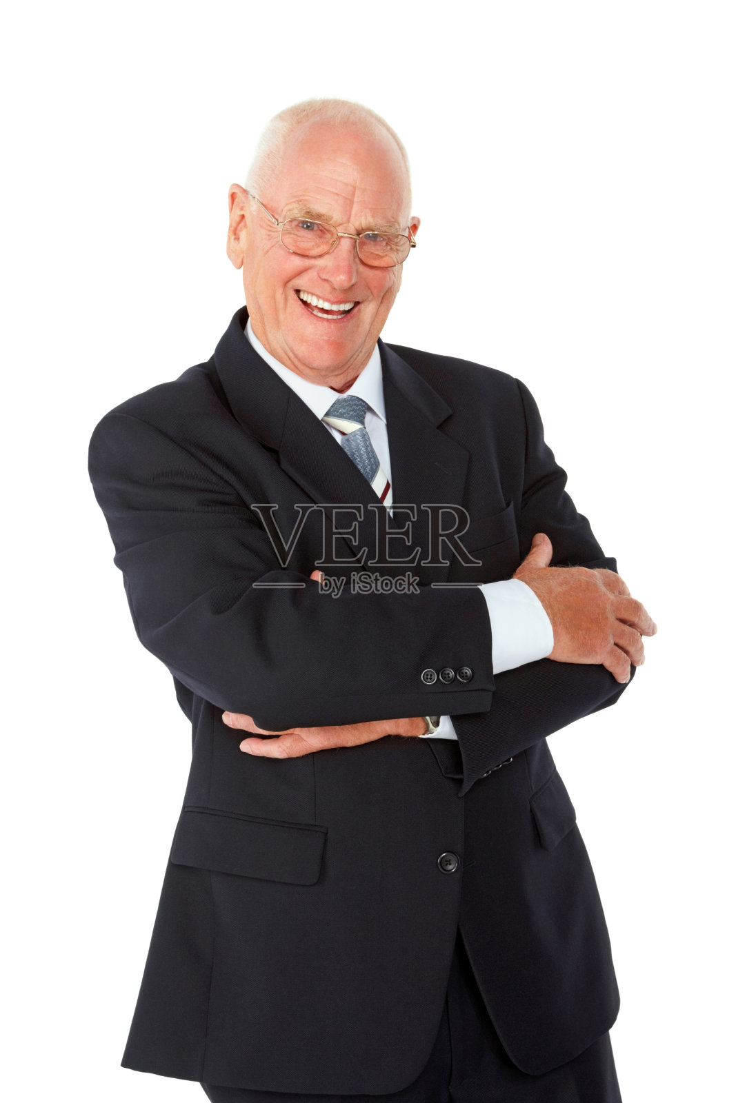 快乐的资深商人双臂交叉站在那里照片摄影图片