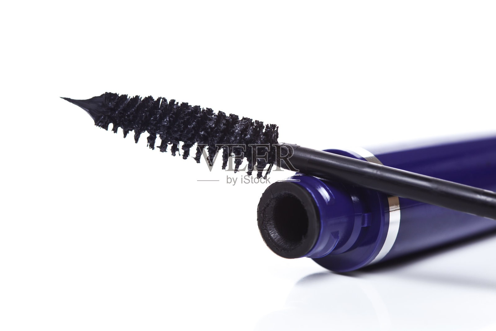 蓝色管装睫毛膏和刷子照片摄影图片