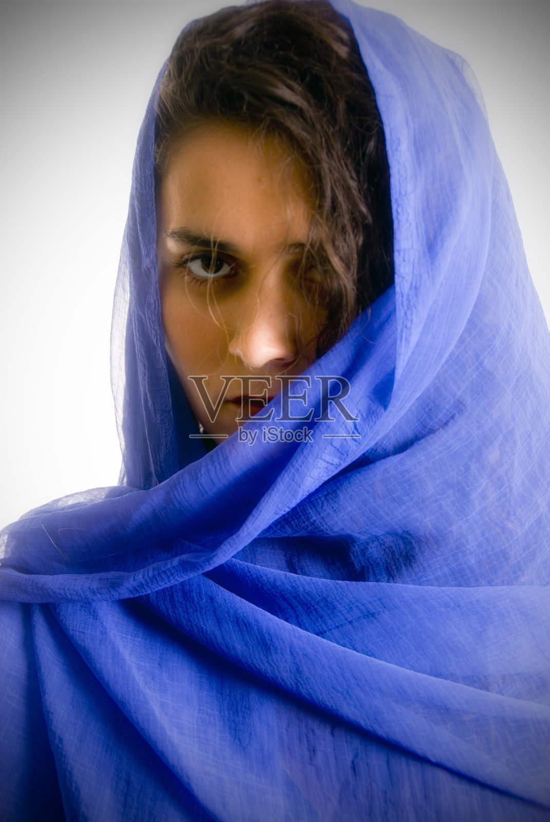 戴围巾的女人照片摄影图片