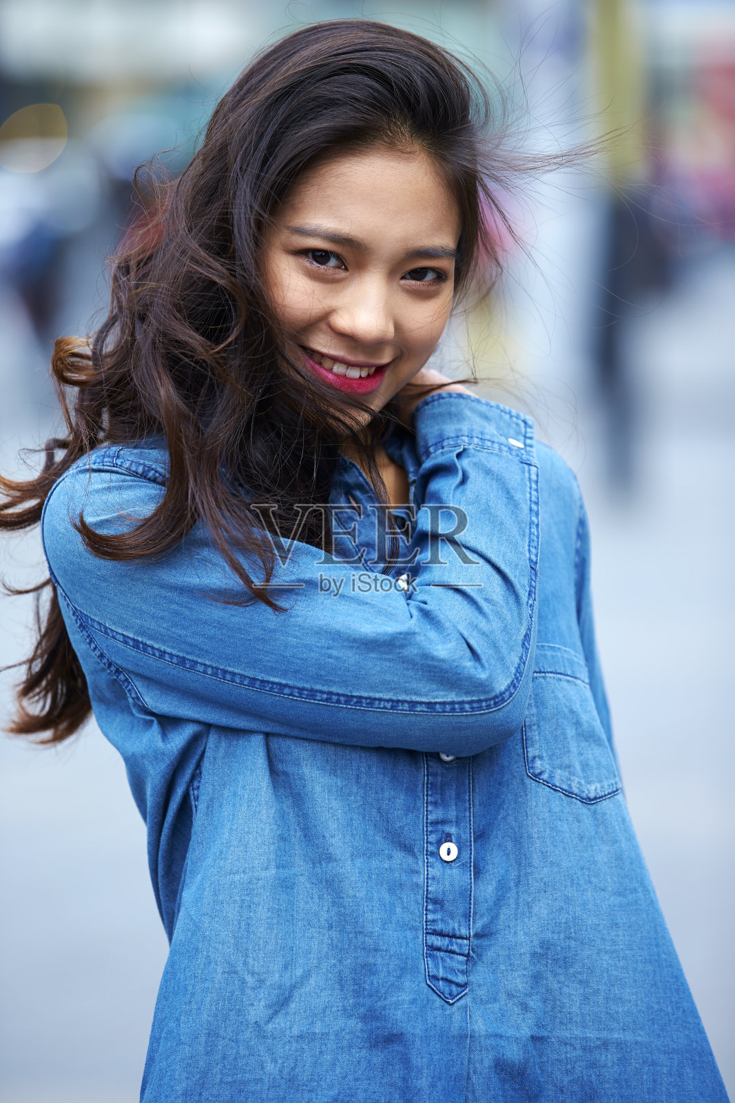 年轻漂亮的亚洲女人肖像照片摄影图片