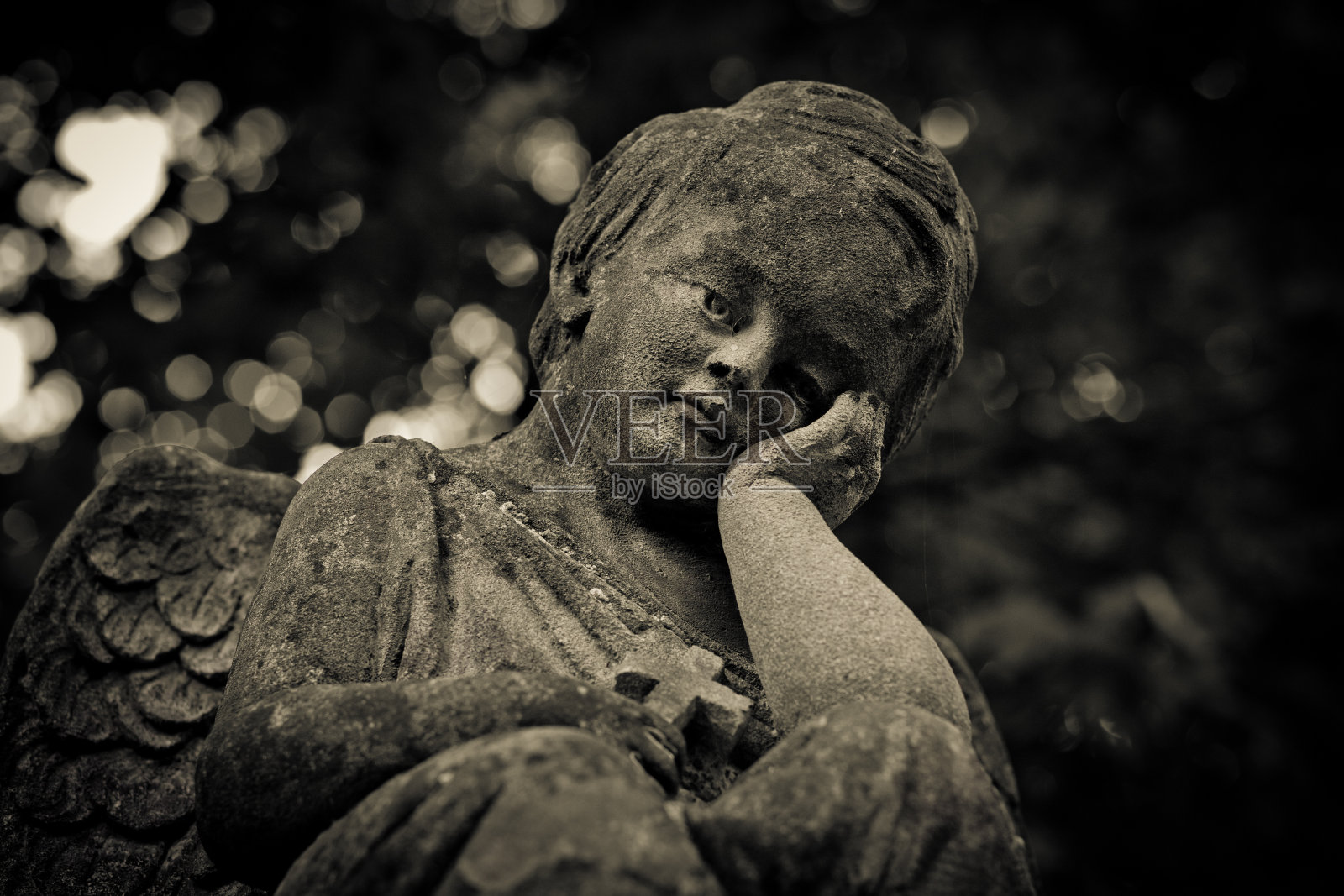 沉思的天使特写照片摄影图片