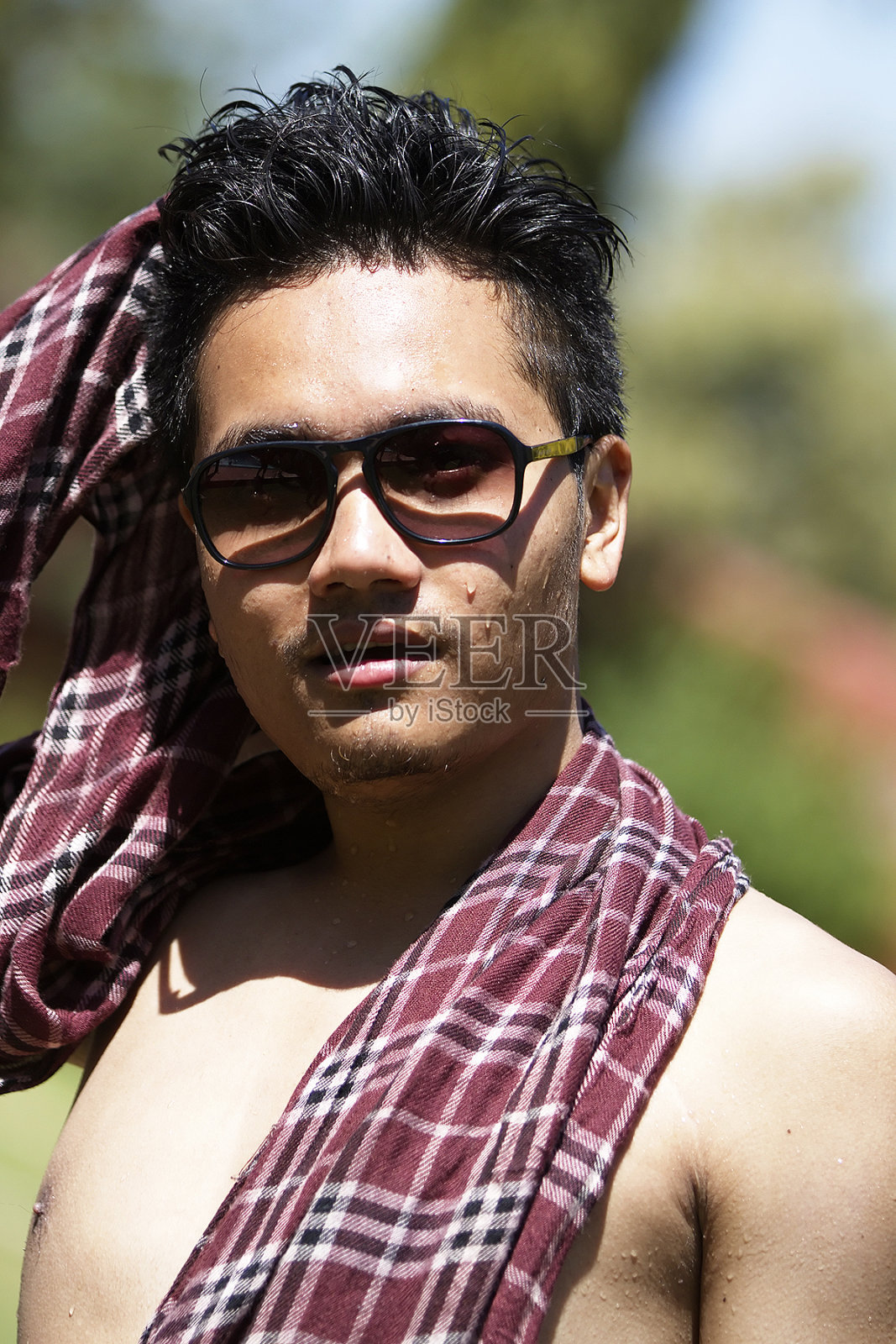 游泳池里的乐趣照片摄影图片