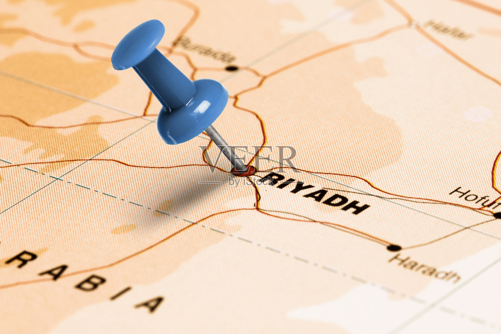 利雅得位置。地图上的蓝色图钉照片摄影图片