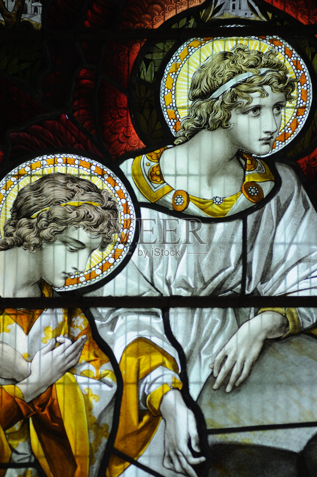 圣安德鲁教堂的彩色玻璃照片摄影图片