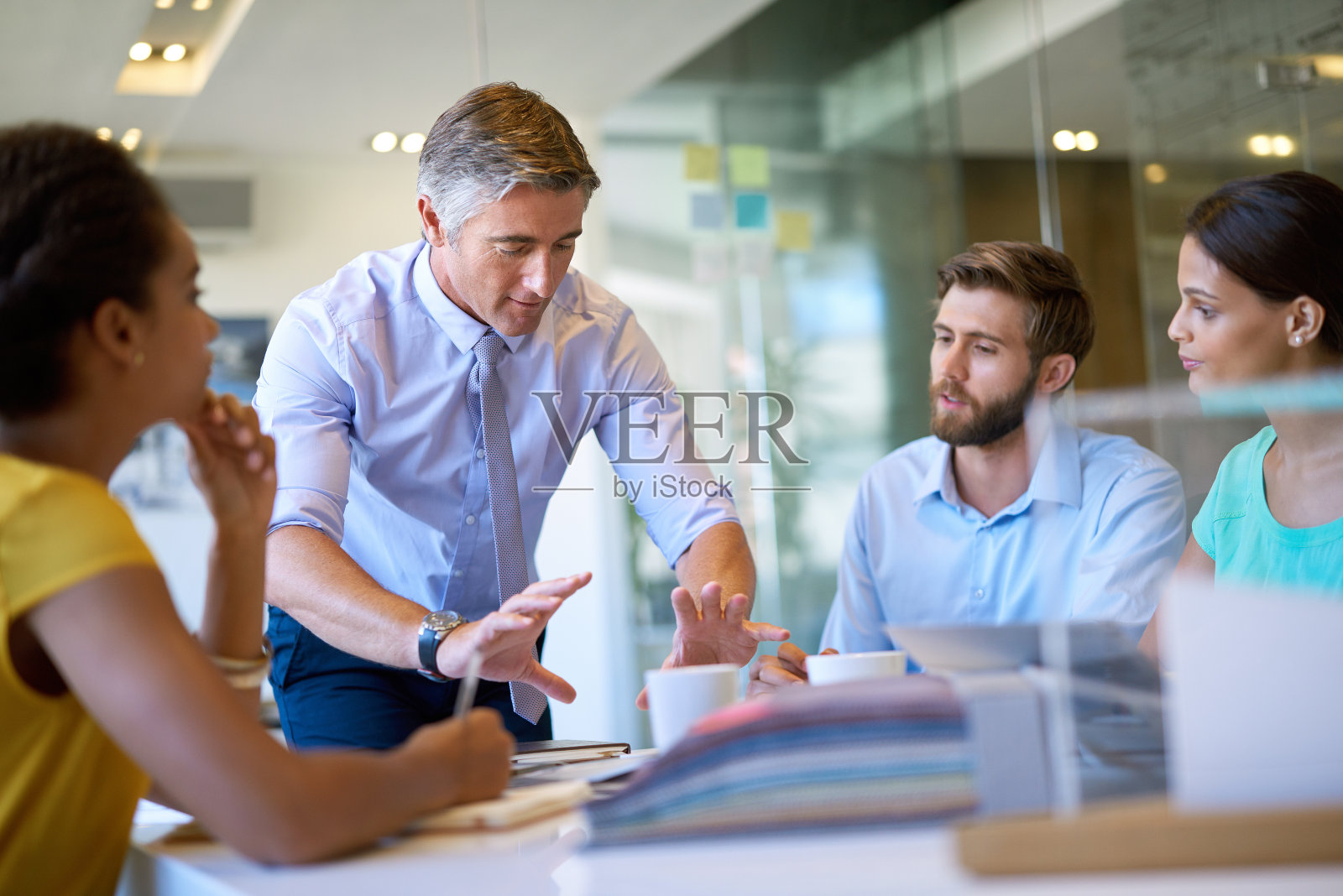 只关注这一件事照片摄影图片