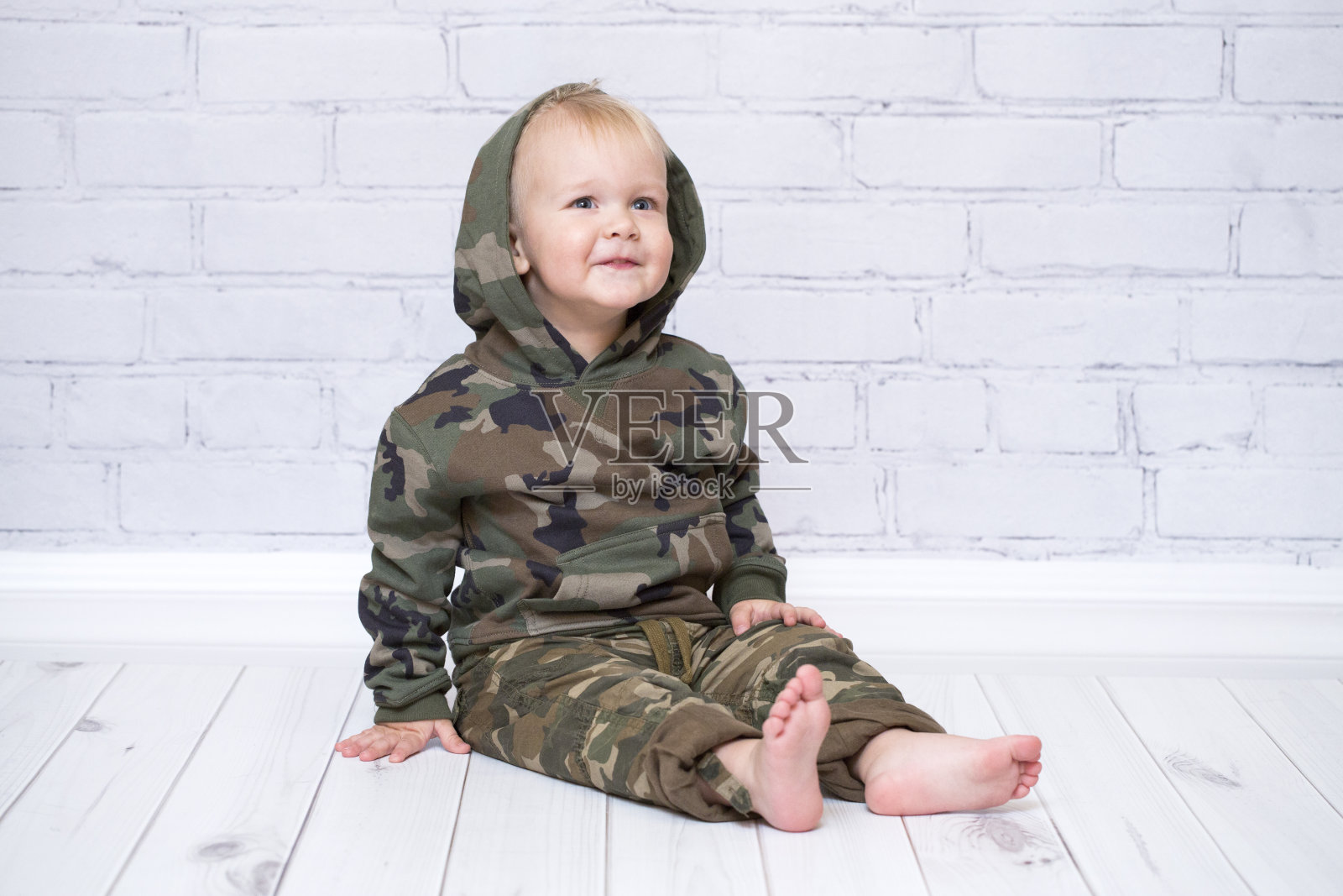 快乐微笑的孩子照片摄影图片