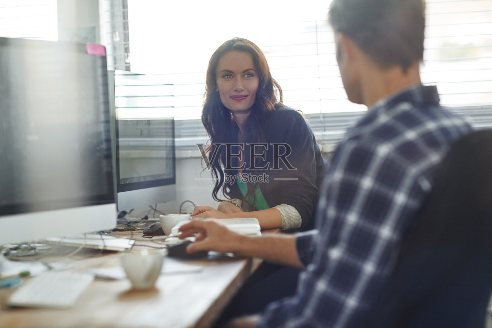 他们的工作关系很好照片摄影图片