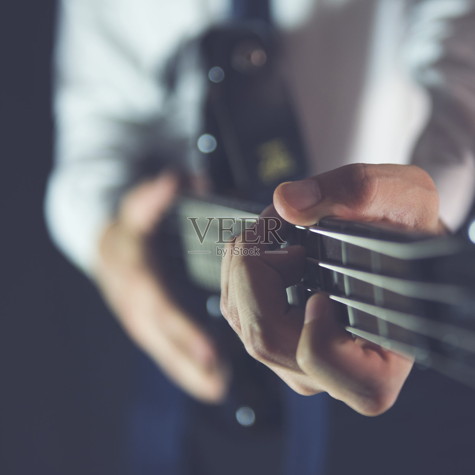 低音独奏照片摄影图片