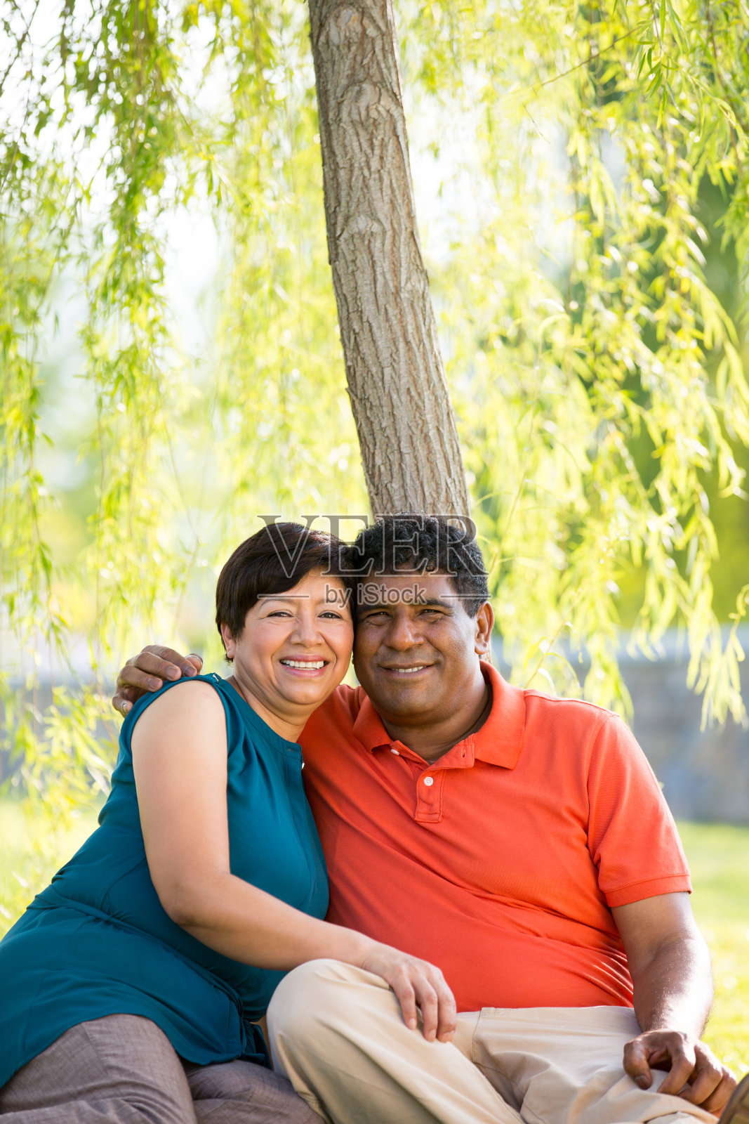 微笑成熟的情侣照片摄影图片