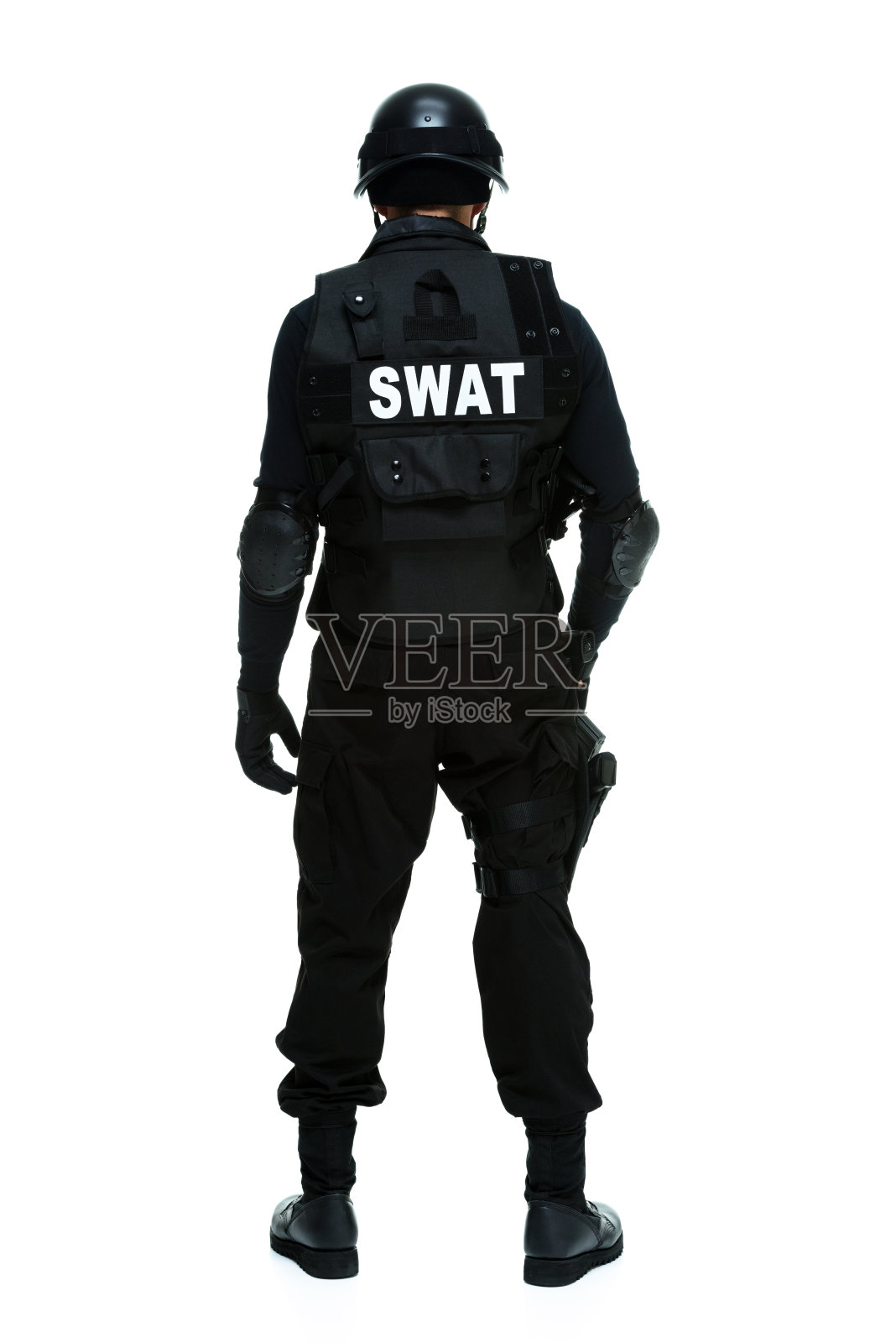 警察背对着别处看照片摄影图片