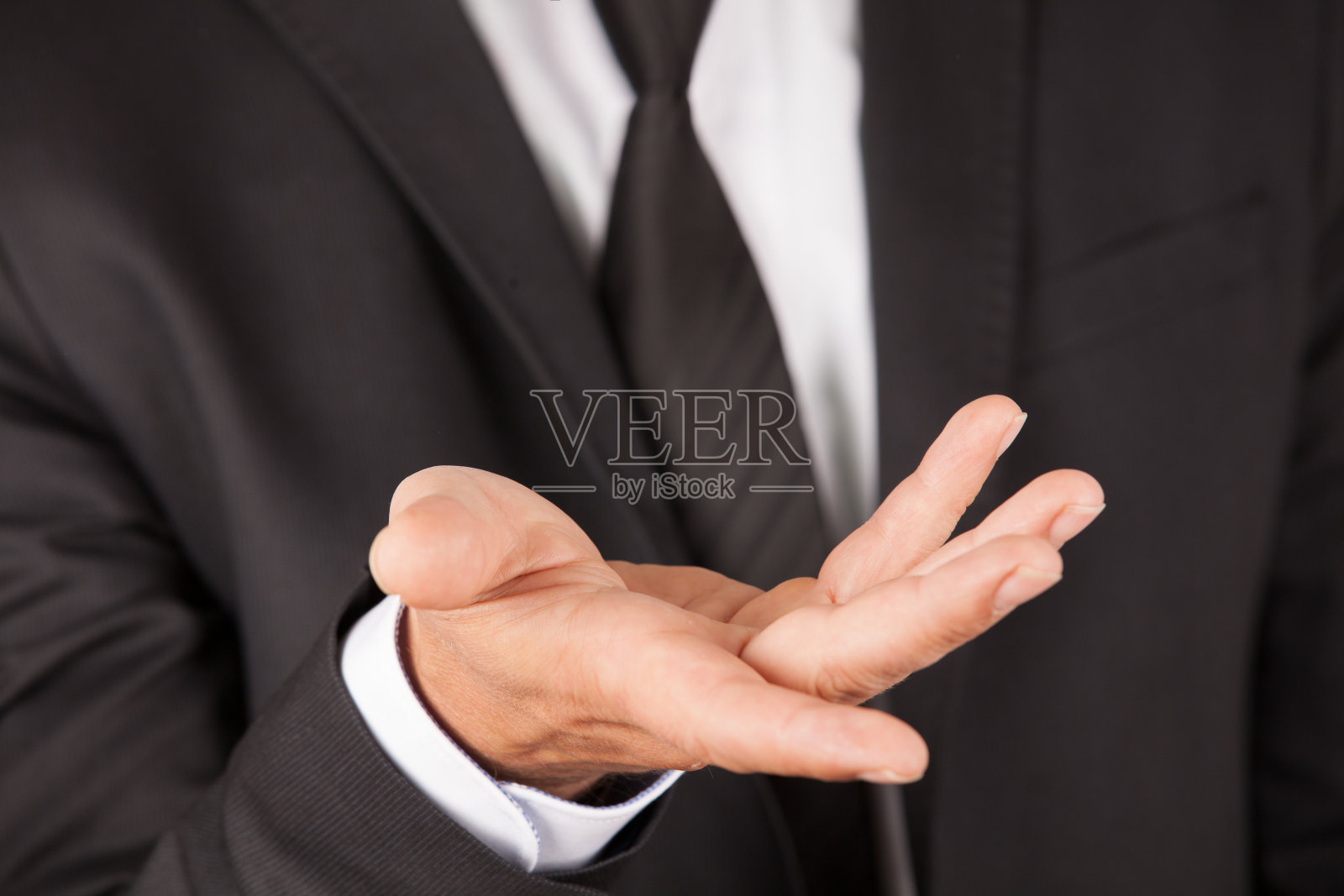 穿西装的人举手照片摄影图片