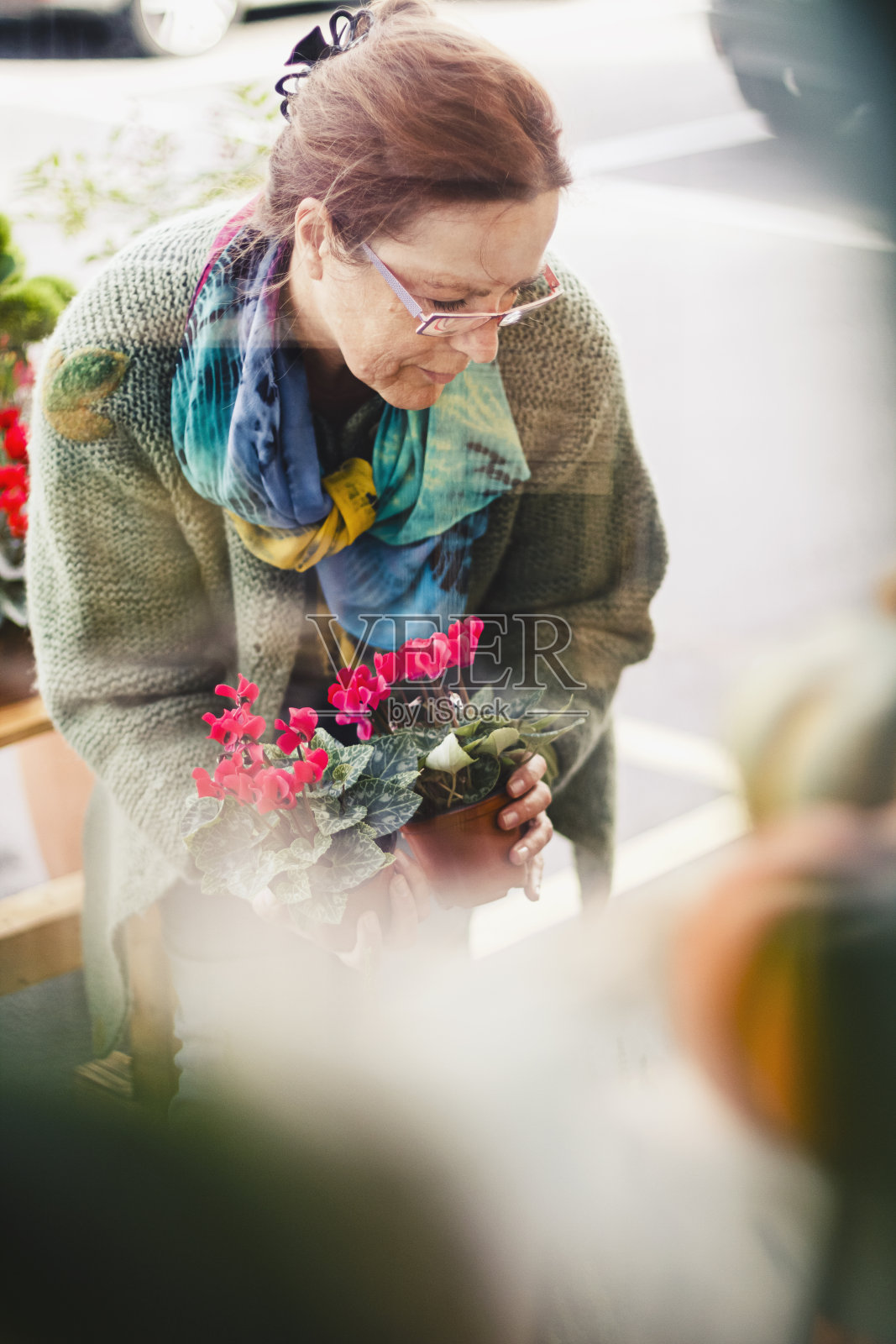 花店女人肖像照片摄影图片
