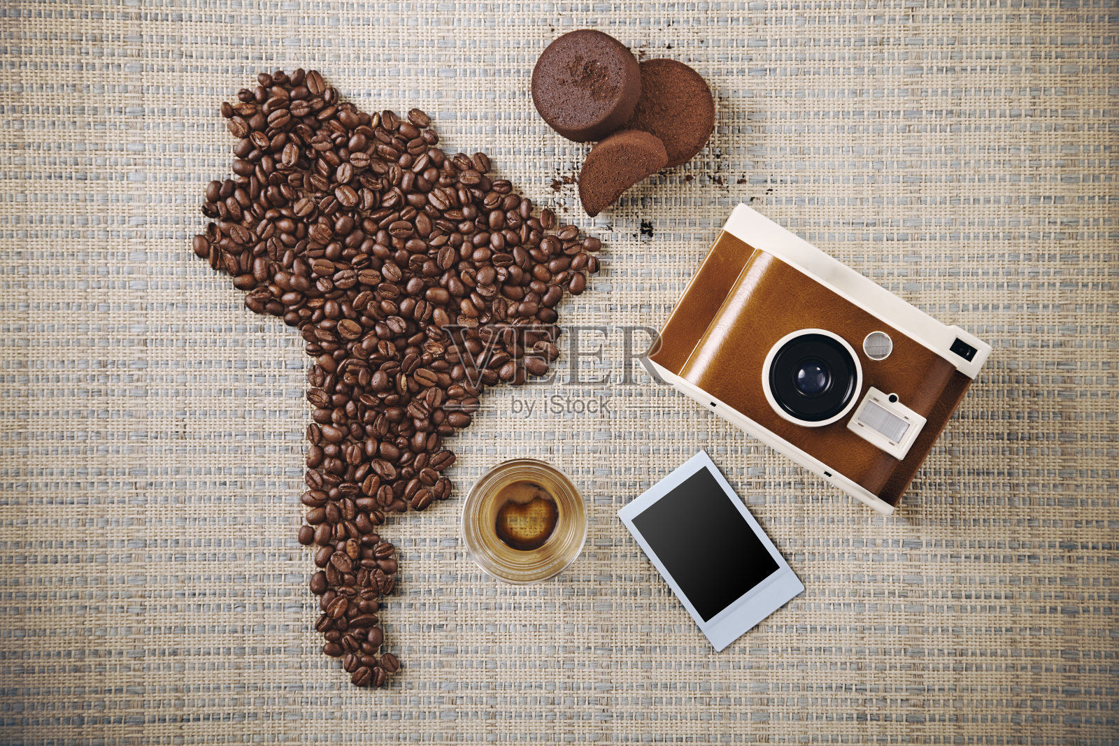 拉丁美洲地图上有咖啡豆照片摄影图片