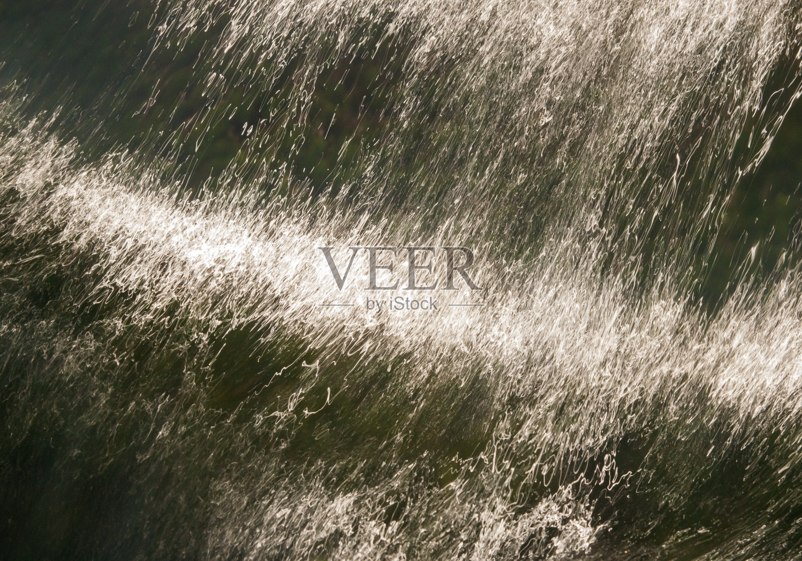 光在流动的水面上跳舞照片摄影图片